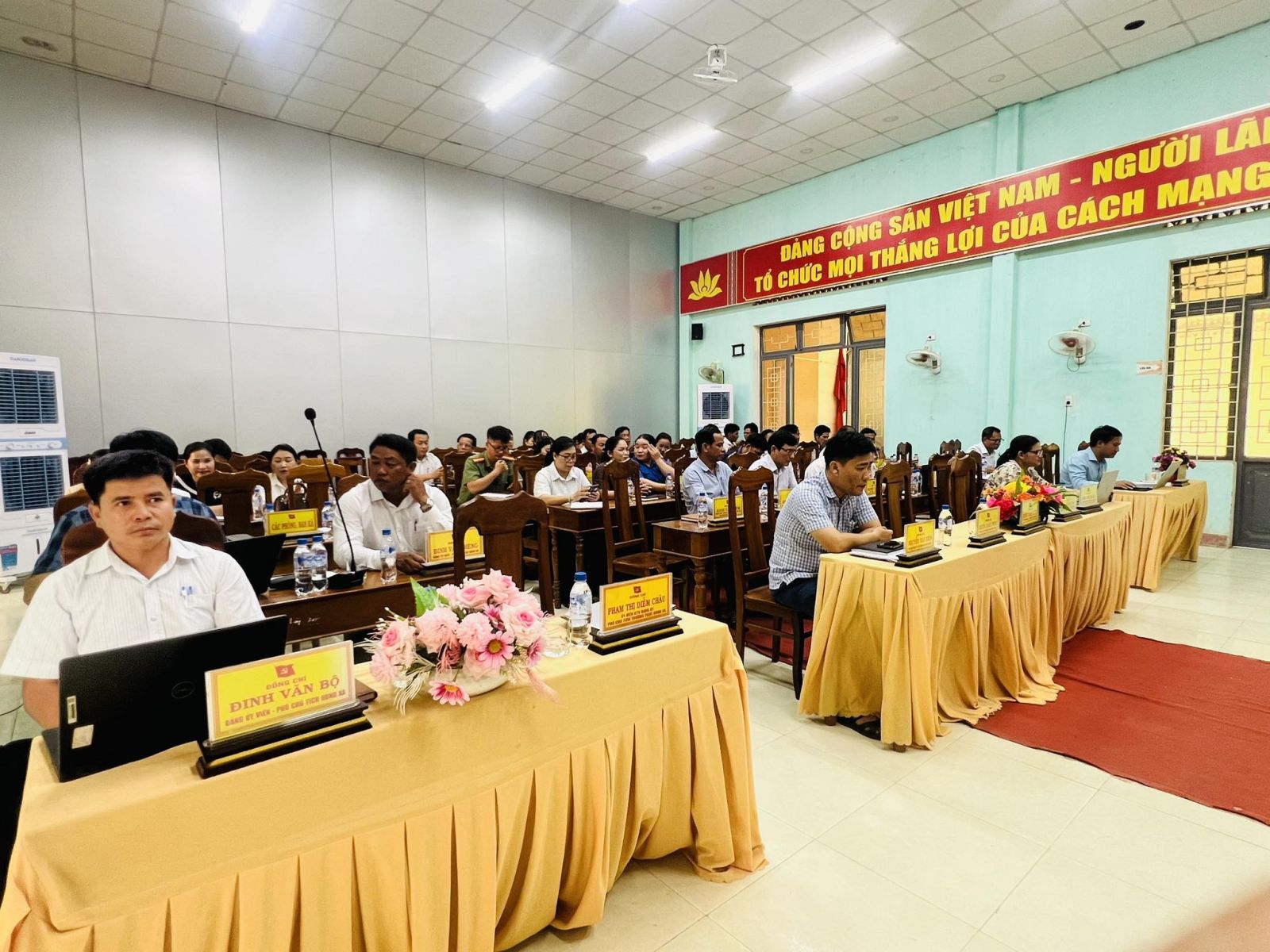 Toàn cảnh Hội nghị Sơ kết thực hiện Kết luận số 01-KL/TW tại Đảng ủy xã Sơn Kỳ.